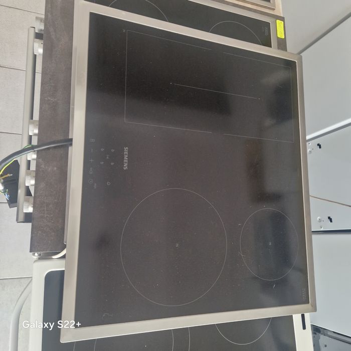 Комплект фурна и плот за вграждане SIEMENS Pyrolyse Induction