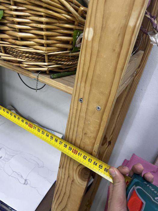 Деревянный стеллаж