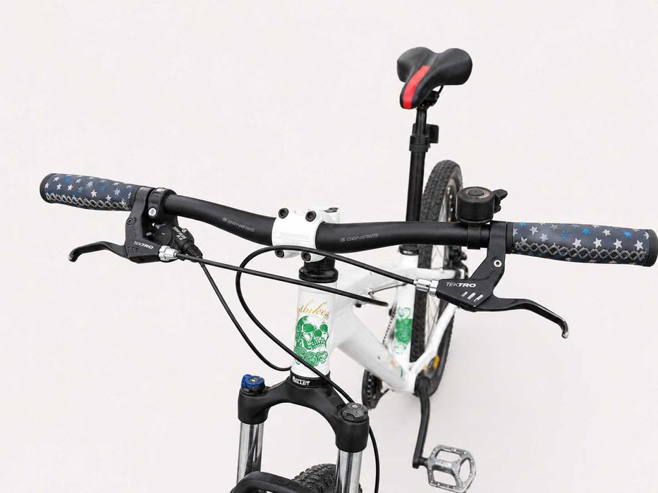 Bicicletă MTB 26” – echipare Shimano, furcă Suntour XCR, frâne pe disc
