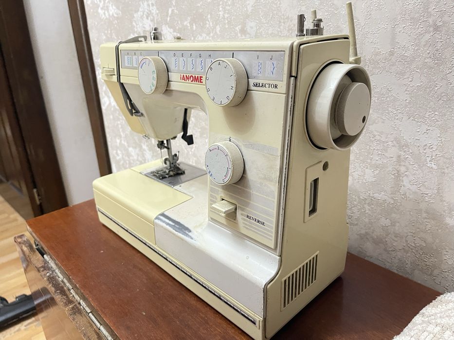 Швейная машинка Janome