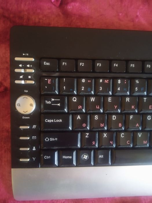 Продам клавиатуру