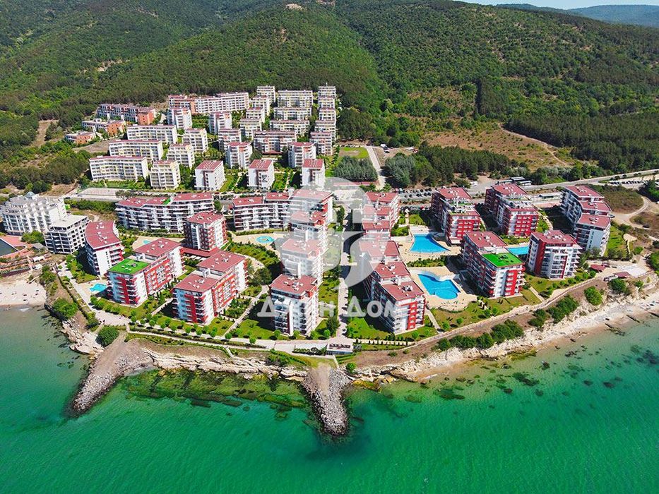 Тристаен апартамент с ГЛЕДКА МОРЕ в к-с Марина Вю Форт Бийч,Свети Влас