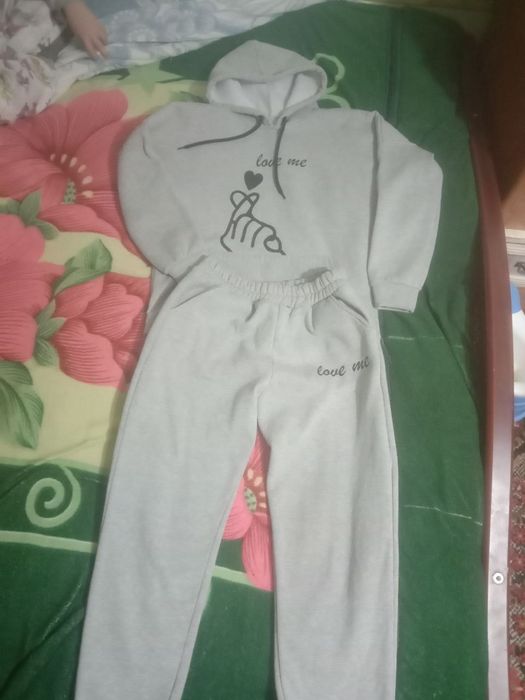 Женский спортивный костюм