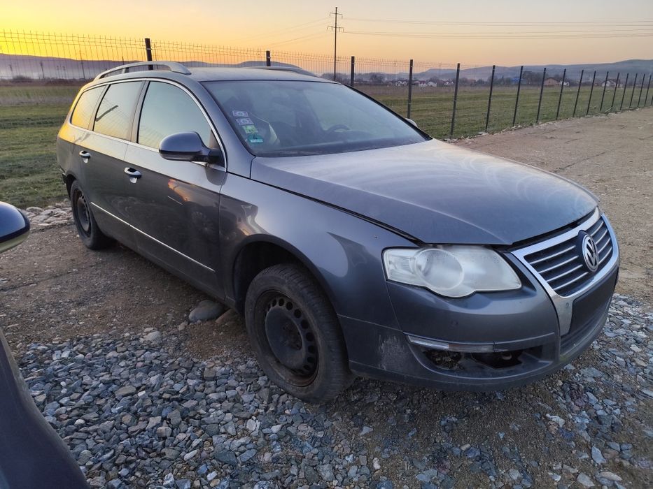 Dezmembrez sau vând întreg vw passat B6 piese din caroserie valabile!