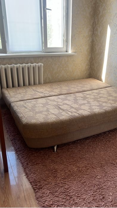 Стол и диван продоется