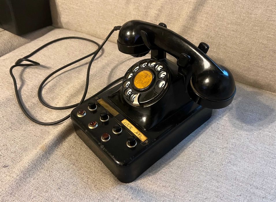 Telefon vechi cu disc si centrala UTM RS71468 fabricat in 1977