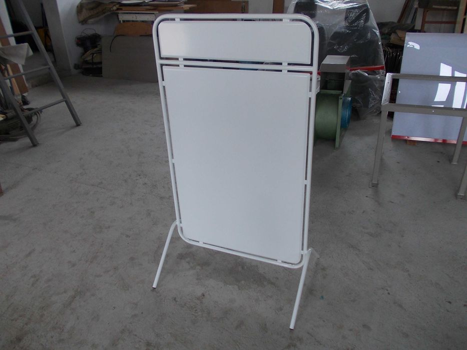 Метална табела тротоарна