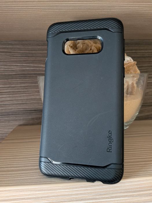 Huse Ringke pentru Galaxy S10e