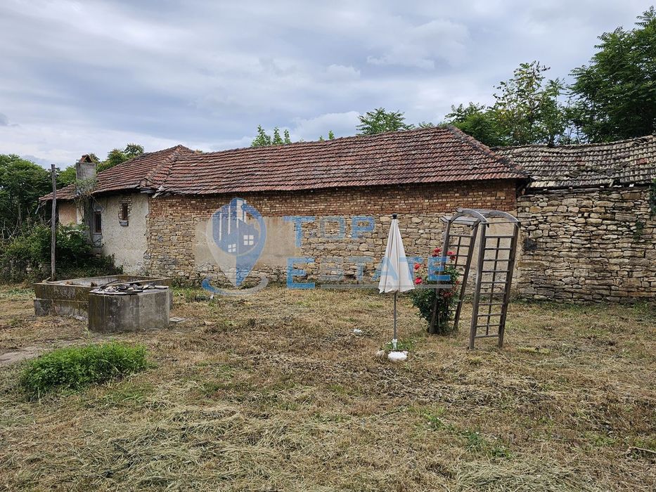 Едноетажна къща с голям двор и вътрешна тоалетна в село Обединение, о