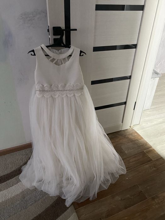 Продам платье для девочки