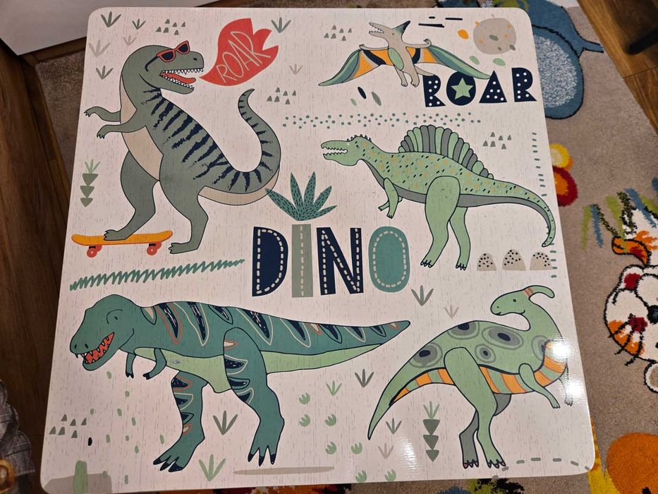 Дървена детска маса със столчета и ракла DINOSAUR за игра, хранене