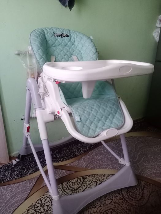 Манеж детский,  игрушки,  стульчик для кормления