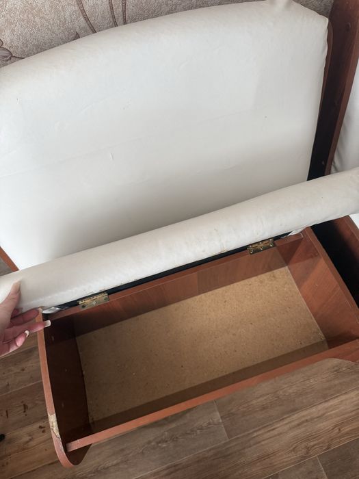 Продам два диванчика для кухни