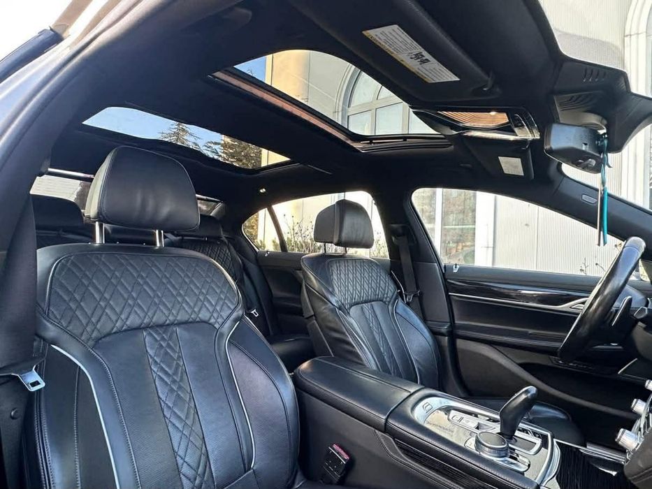 Bmw 750LI 2021 530cp