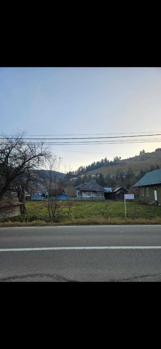 Casă de vanzare pe Valea Bistritei la stradă, lângă școală Pr. Pântei