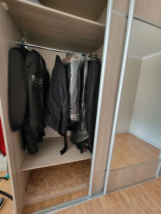 Шкаф купе с зеркалом