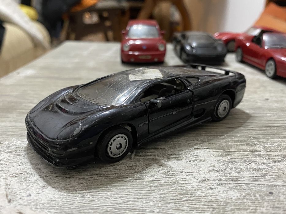 Метални колички Burago Italia/Maisto 1:43