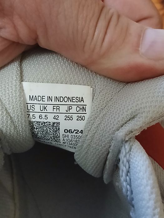 Маратонки ADIDAS