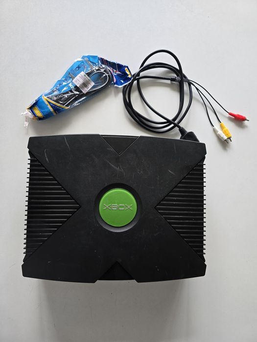Consola Xbox clasic modata cu jocuri
