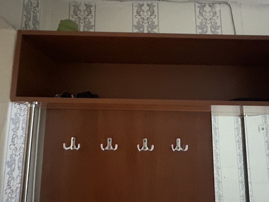 продам шкаф в прихожую