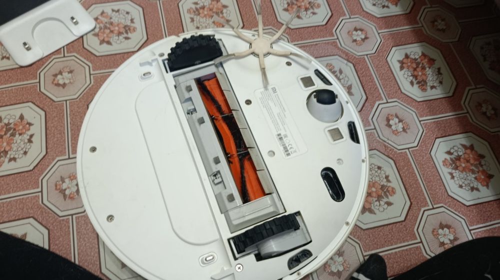 Робот пылесос рабочем состоянии