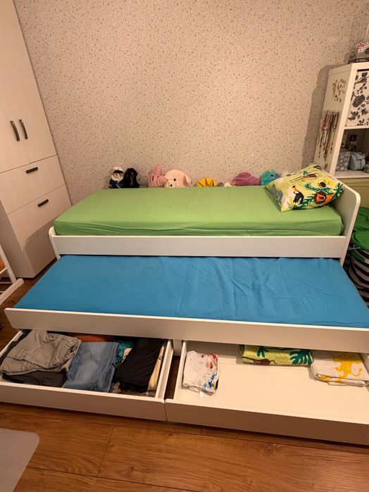 Pat IKEA SLÄKT extensibil 90x200 + saltea +2 sertare – aproape nou