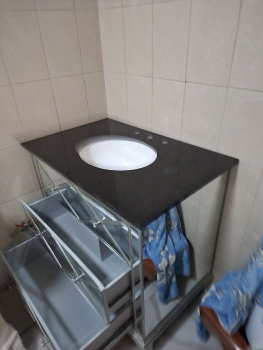 Corp lavoar cu oglinda