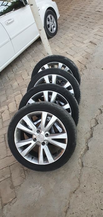 Алюминиевые диски R 17 оригинальные, с резиной 215/45.