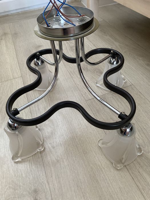 Люстра продам 4х рожковая