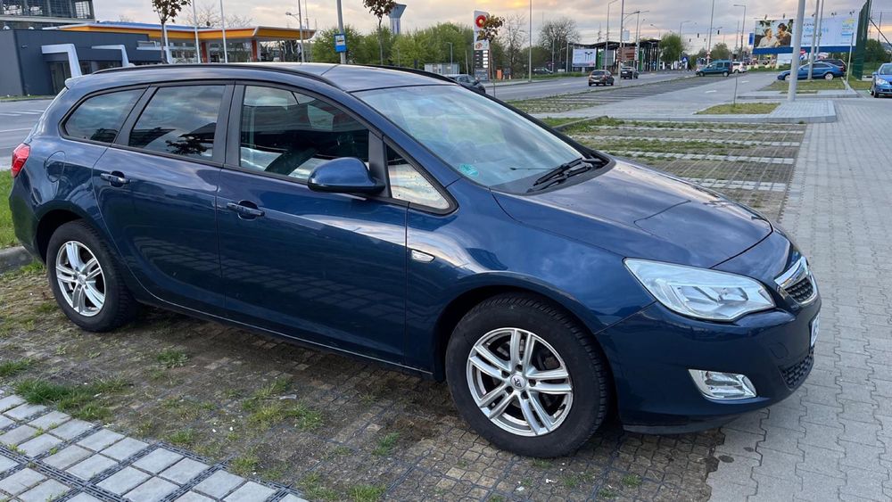 Opel Astra J Sports Tourer  1.7 CDTI - 2011 - Recent inmatriculat !