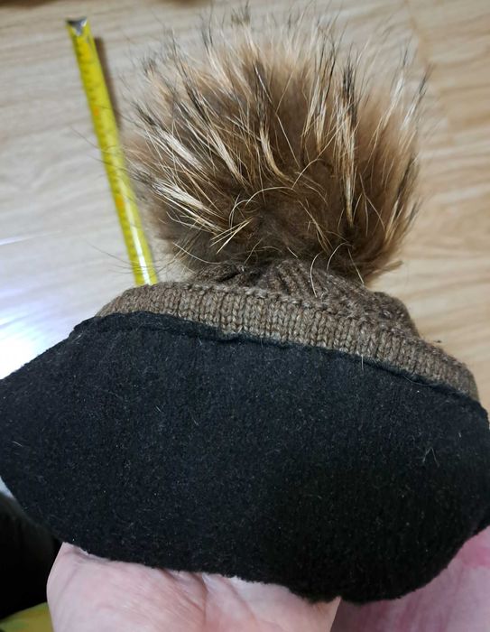 Шапка вязаная с бубоном