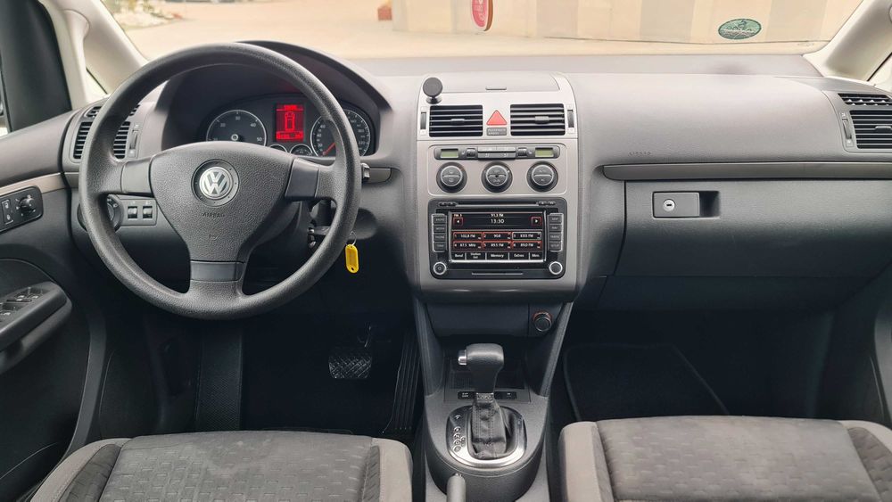 VW Touran facelift - motor 2.0 TDI-140 CP, cutie automata DSG, an 2009