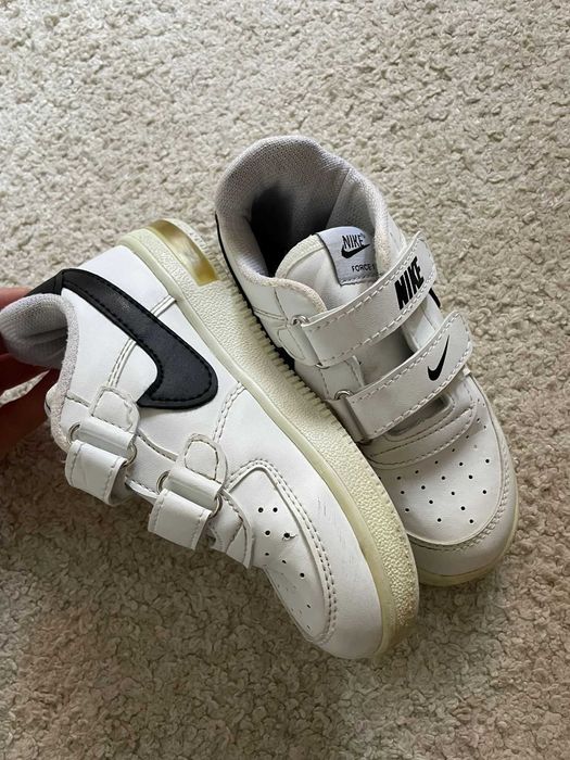 Adidasi Nike copii marimea 29 - 18.5 cm - alb - Impecabili ca si noi