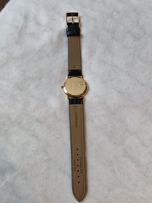 Продавам чисто нов златен 18к часовник