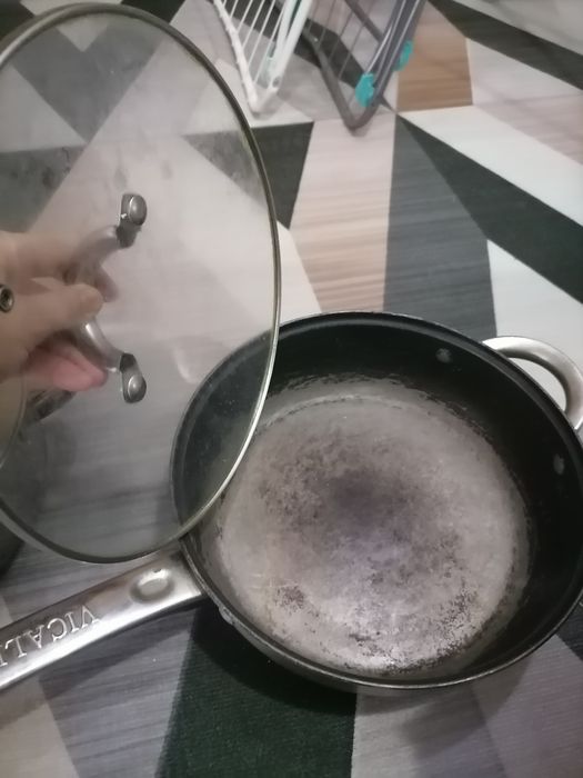 Продам сковородки б/у