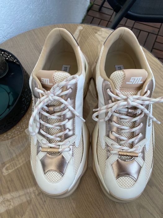 Масивни обувки Steve Madden