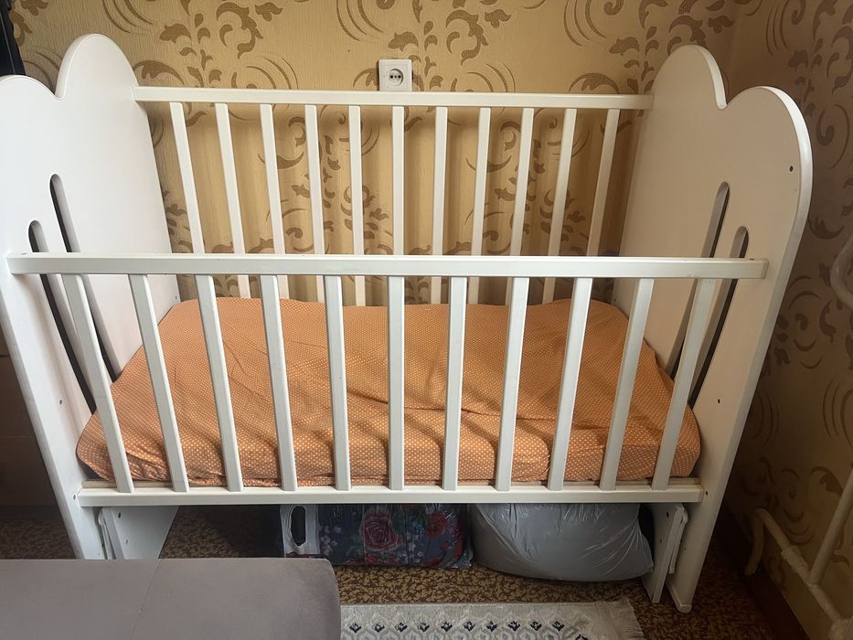 Продам детскую кровать-маятник