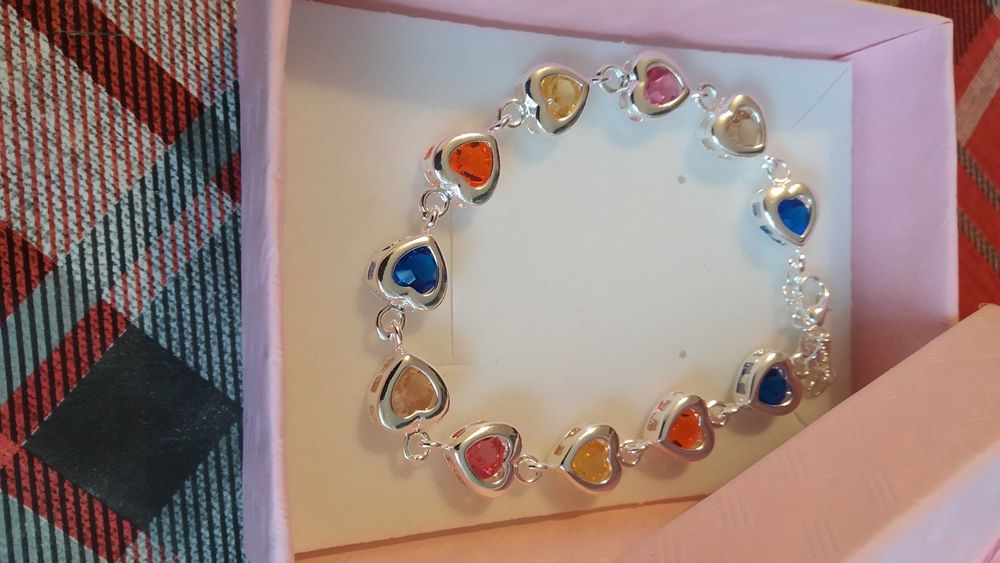 Нова, сребърна гривна. Различни модели. Цена 25/75 лв.В кутия.