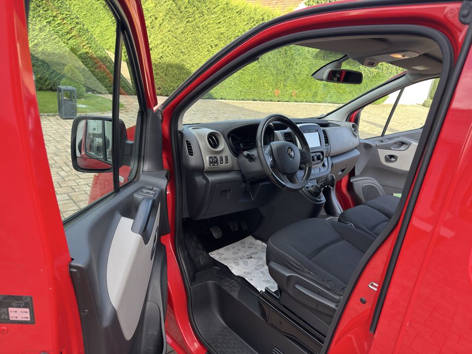 Renault Trafic Passenger 9 locuri – 1.6dCi
