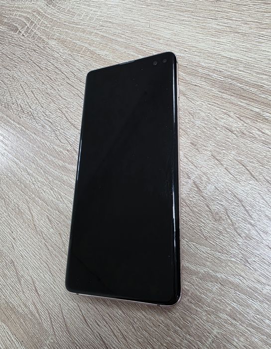 Samsung Galaxy s10 Plus в отличном состоянии!