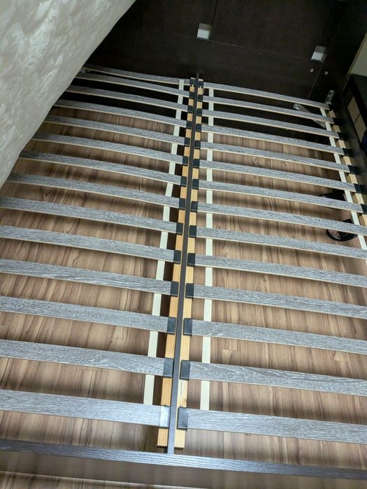 Кровать с матрасом 160х200