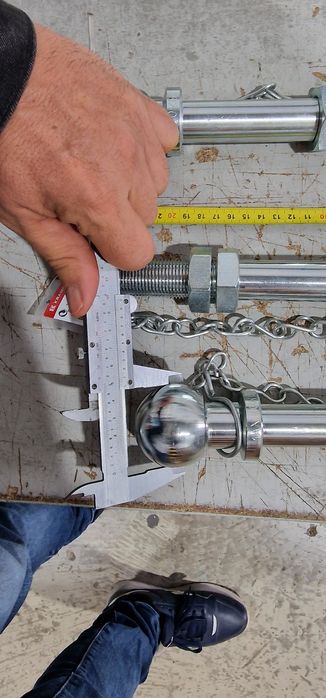 Bolt cui remorcare bila 3.5 tone lung preț 185 lei se poate trimite pr