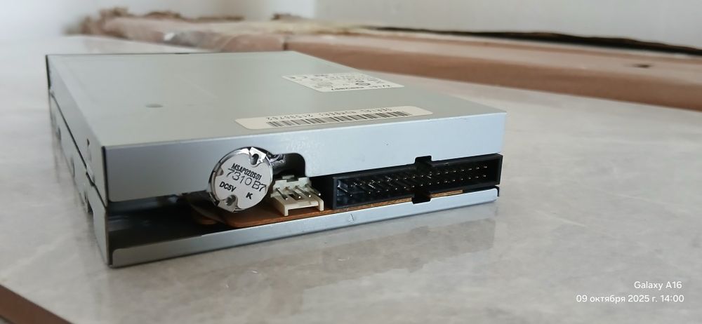 Продам-Дисковод 3.5 Floppy Sony MPF920