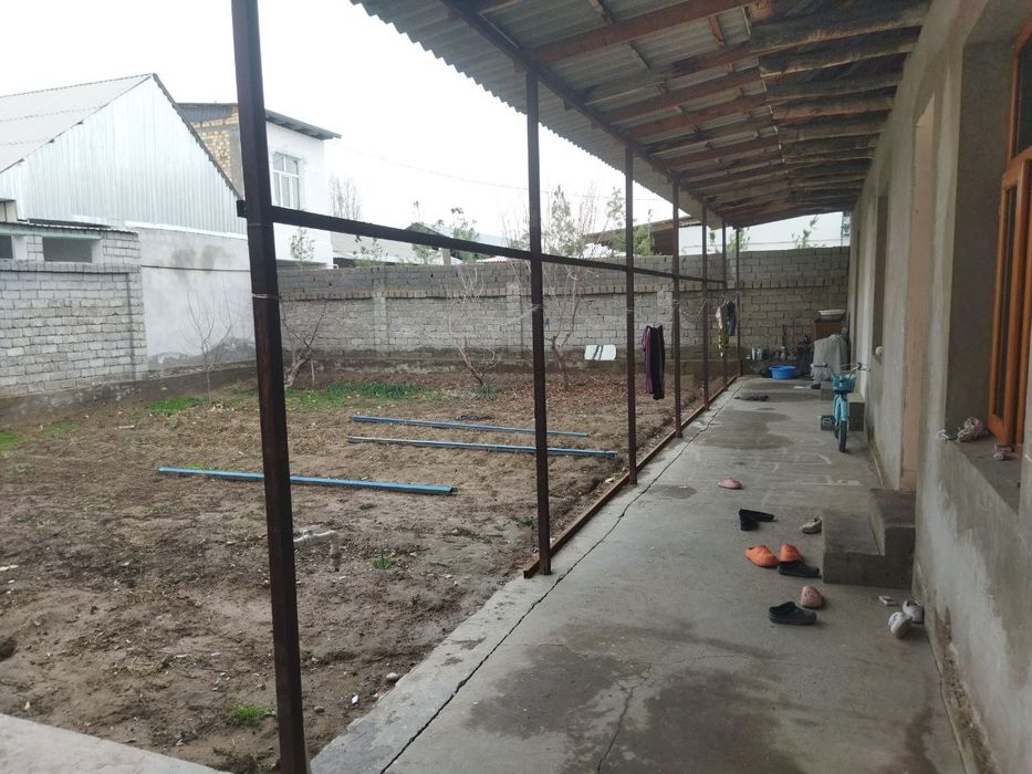 Усчастка сотилади.дом продаётся