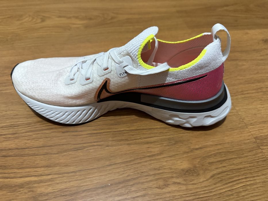 Nike React Infinity Run Platinum Tint Pink Blast 44,5 sau 28.5 cm