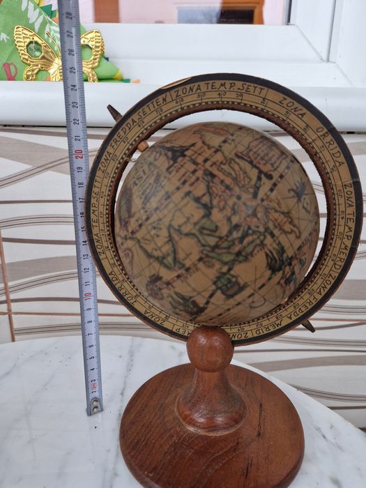 Glob pamantesc total din lemn vechi
