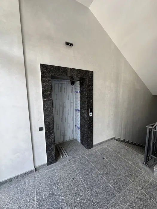 Аренда здание 1750 кв.м., вдоль дороги. ул. Шота Руставели