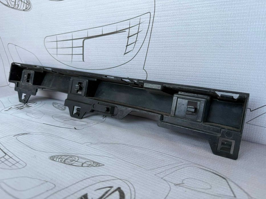 Suport Ghidaj Prag Lateral Stanga BMW Seria 1 Cod OEM 51777240913 (5C2)
