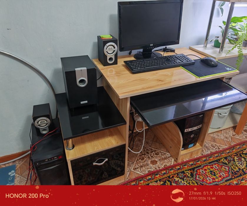 Продам компьютерный столик