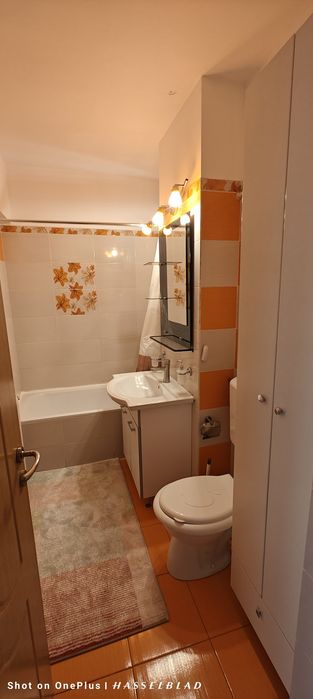 Închiriez apartament cu 4 camere decomandat în Nicolina la bulevard.